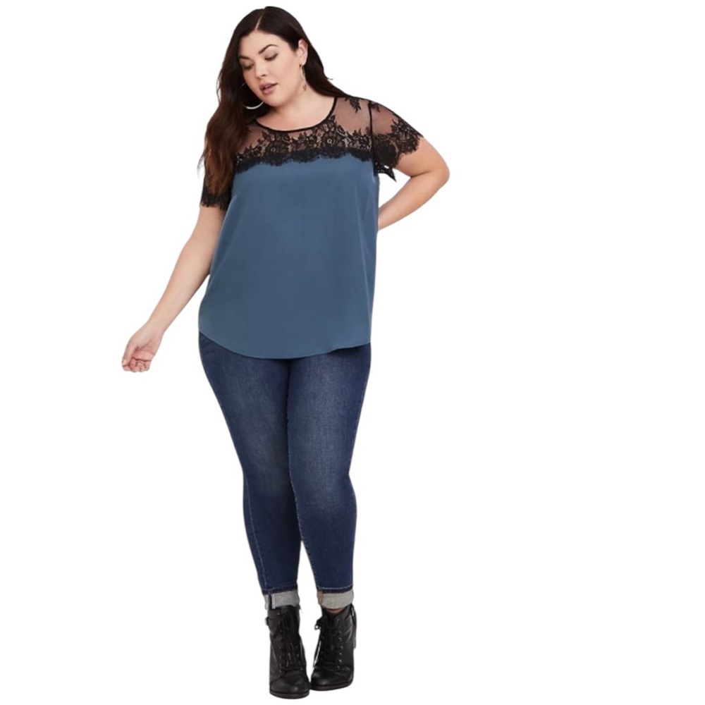 Torrid satin blue top with black lace size 1-1X/14-16 - Picture 8 of 11